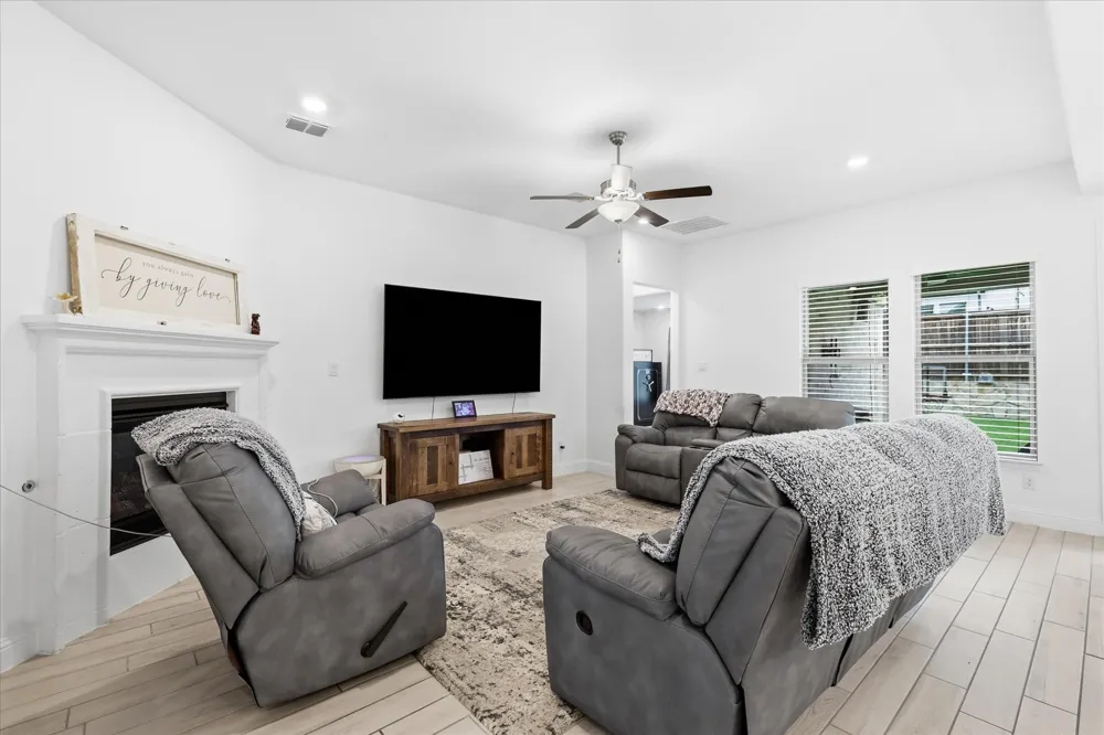 2637 Basswood Drive Northlake, TX 76226