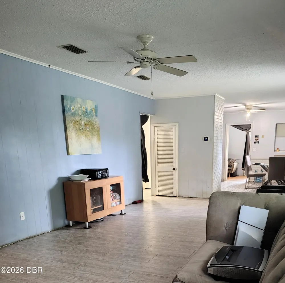 27401 Main Avenue Okahumpka, FL 34762