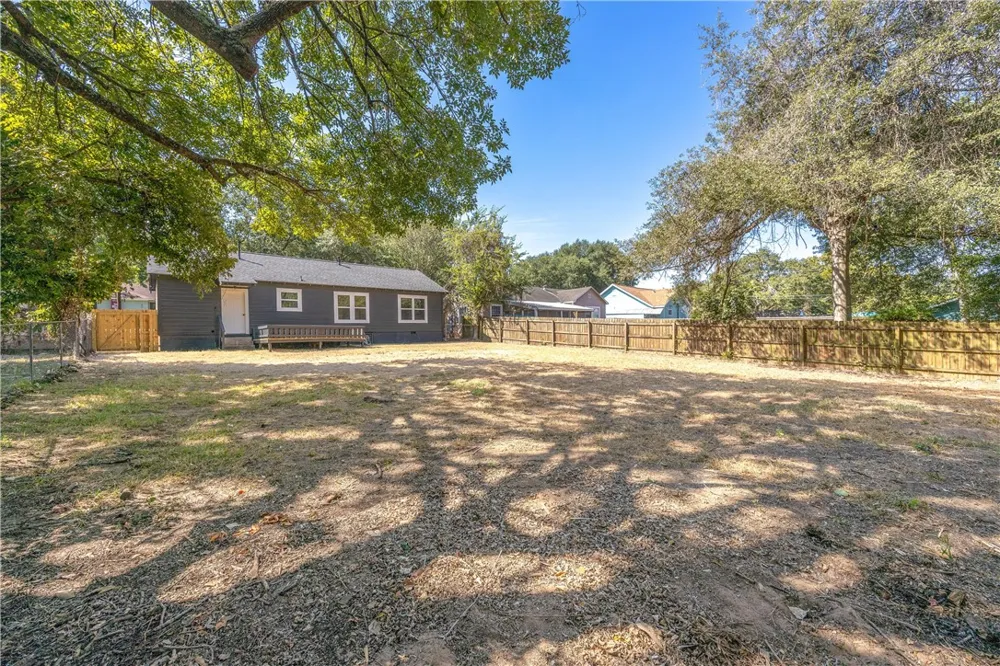805 E Tom Green Street Brenham, TX 77833