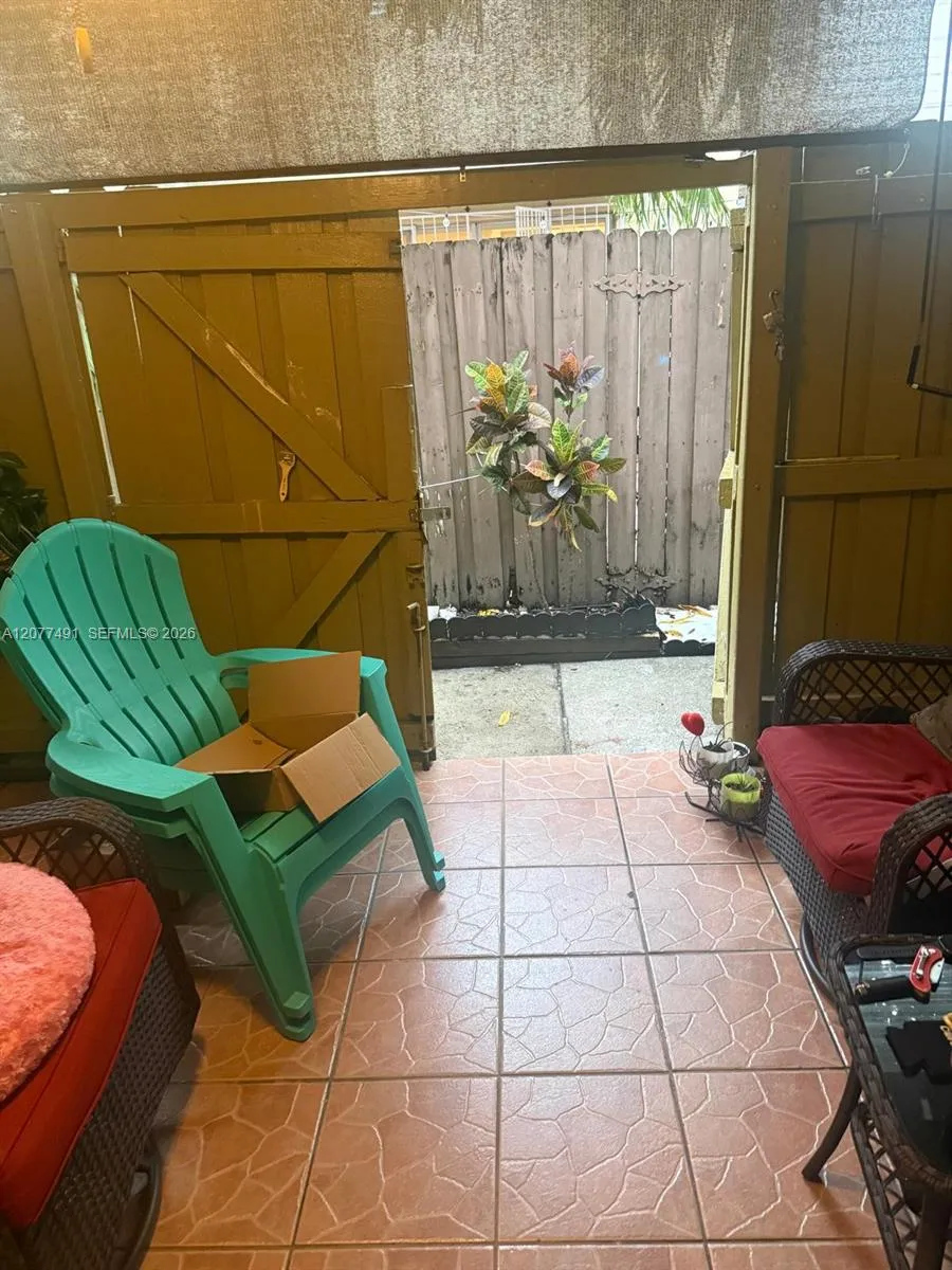 275 W 68th St #103 Hialeah, FL 33014