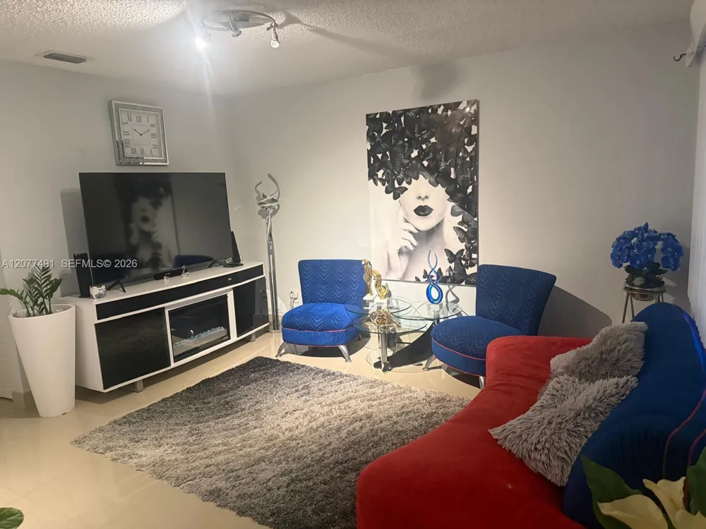 275 W 68th St #103 Hialeah, FL 33014