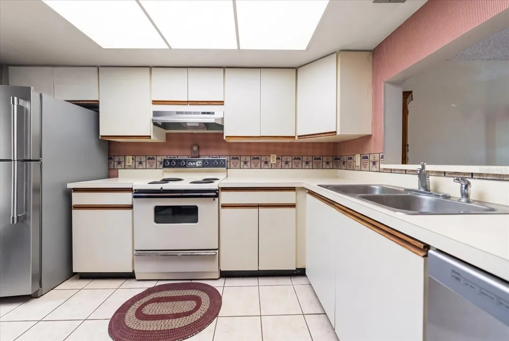 330 PROMENADE DRIVE #206 Dunedin, FL 34698
