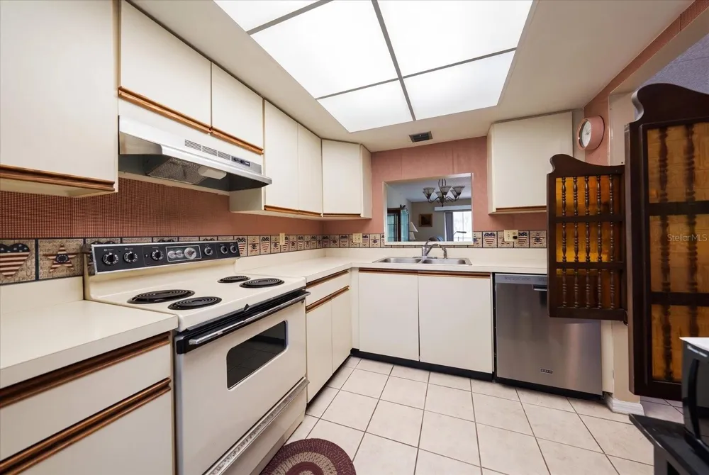 330 PROMENADE DRIVE #206 Dunedin, FL 34698