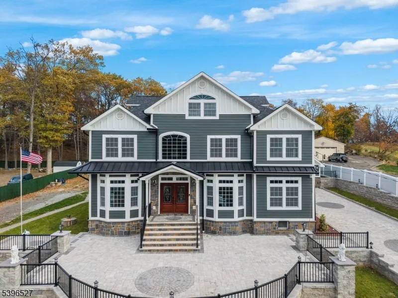 45 Dietrich Ln North Haledon, NJ 07508