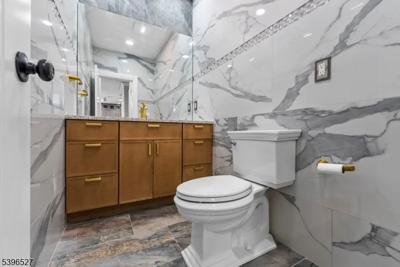 45 Dietrich Ln North Haledon, NJ 07508