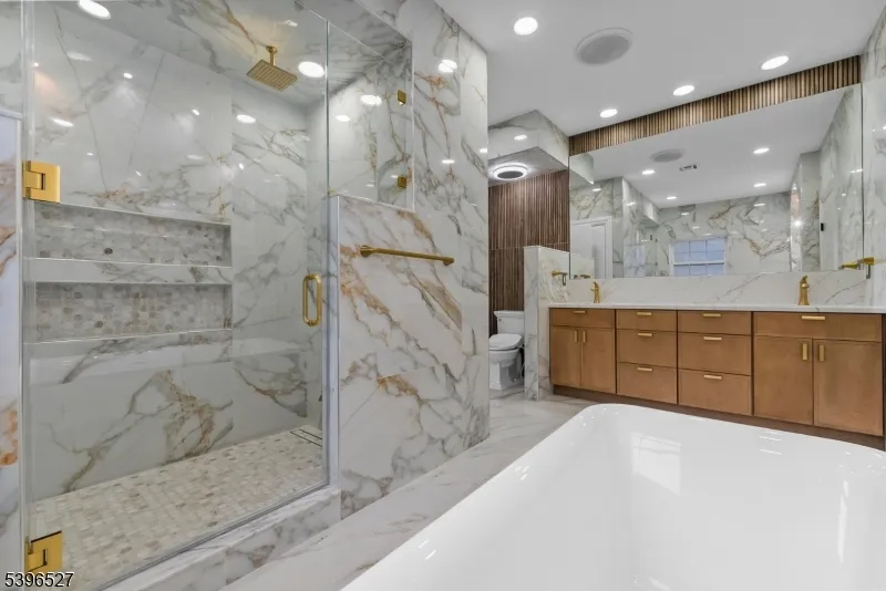 45 Dietrich Ln North Haledon, NJ 07508