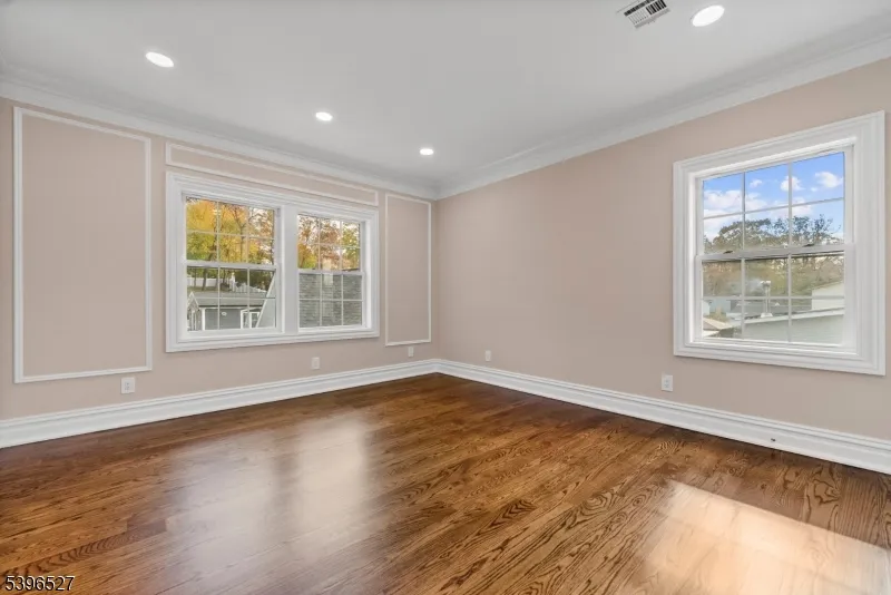 45 Dietrich Ln North Haledon, NJ 07508
