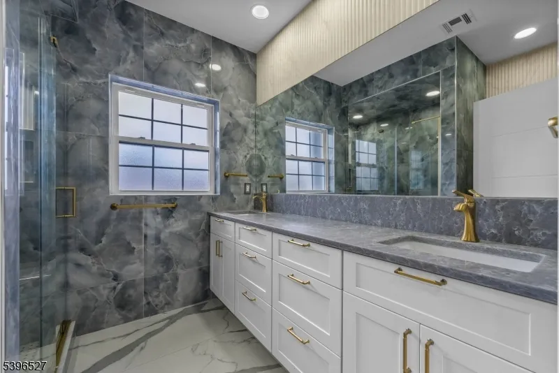 45 Dietrich Ln North Haledon, NJ 07508