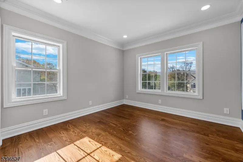 45 Dietrich Ln North Haledon, NJ 07508