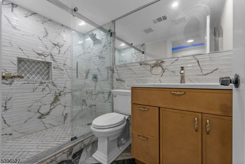 45 Dietrich Ln North Haledon, NJ 07508