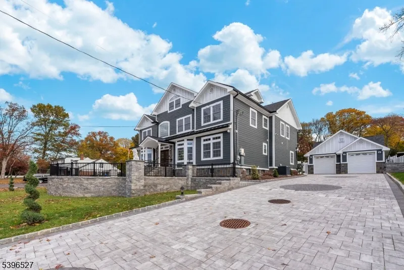 45 Dietrich Ln North Haledon, NJ 07508