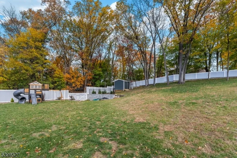 45 Dietrich Ln North Haledon, NJ 07508