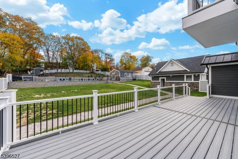 45 Dietrich Ln North Haledon, NJ 07508