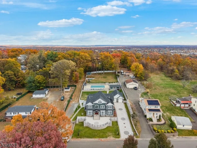 45 Dietrich Ln North Haledon, NJ 07508