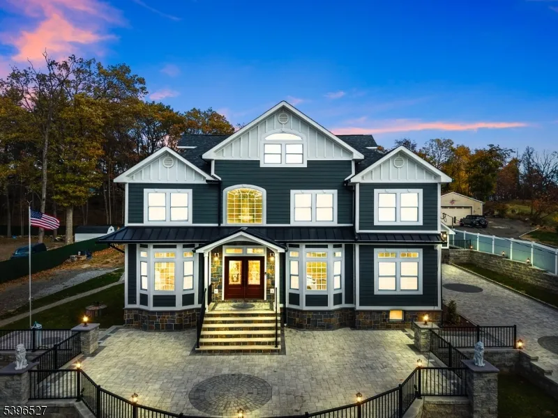45 Dietrich Ln North Haledon, NJ 07508