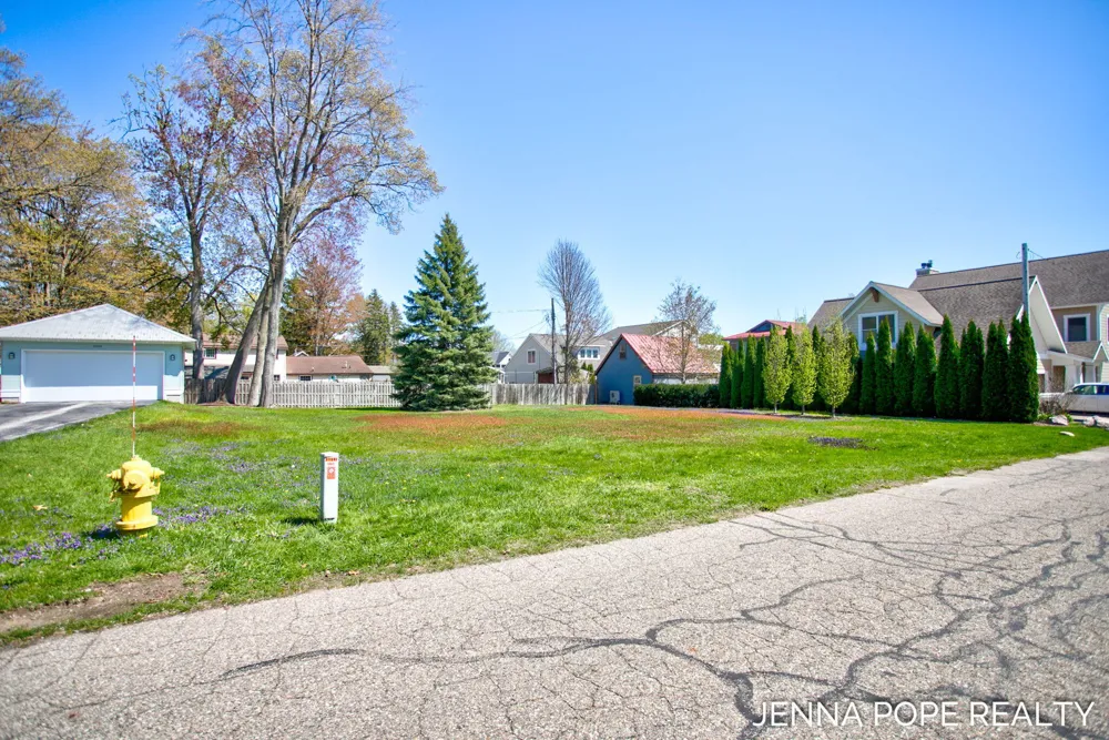 17542 Grand River Avenue Spring Lake, MI 49456