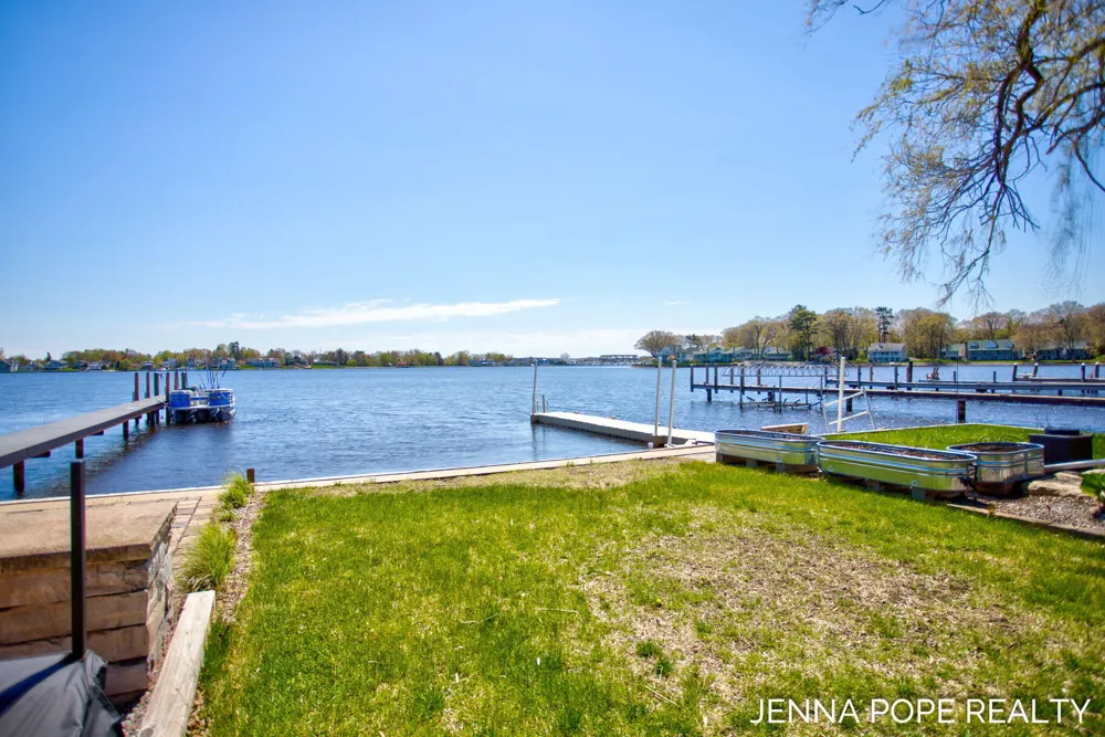 17542 Grand River Avenue Spring Lake, MI 49456