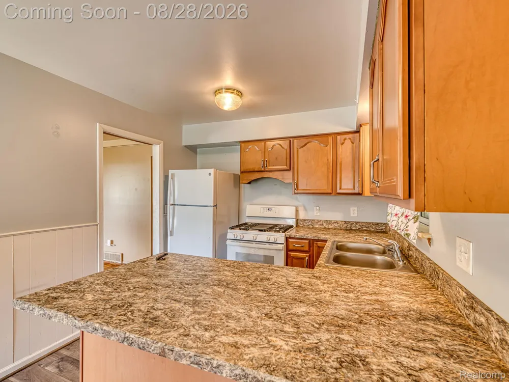 15681 Leader Street Taylor City, MI 48180