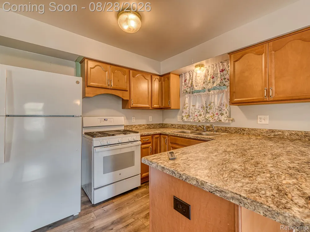 15681 Leader Street Taylor City, MI 48180