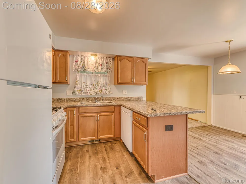 15681 Leader Street Taylor City, MI 48180