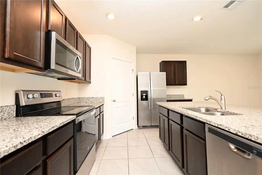 2548 RYLAND FALLS DRIVE Lakeland, FL 33811