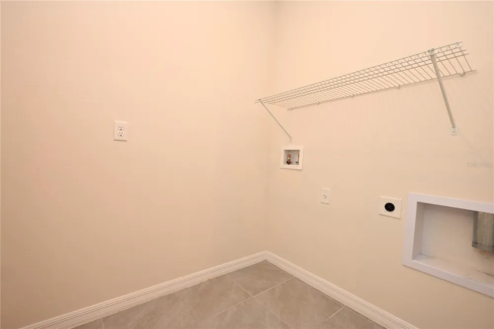 2548 RYLAND FALLS DRIVE Lakeland, FL 33811