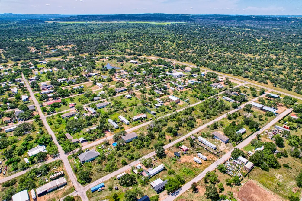 48 Pansy Road Kingsland, TX 78639