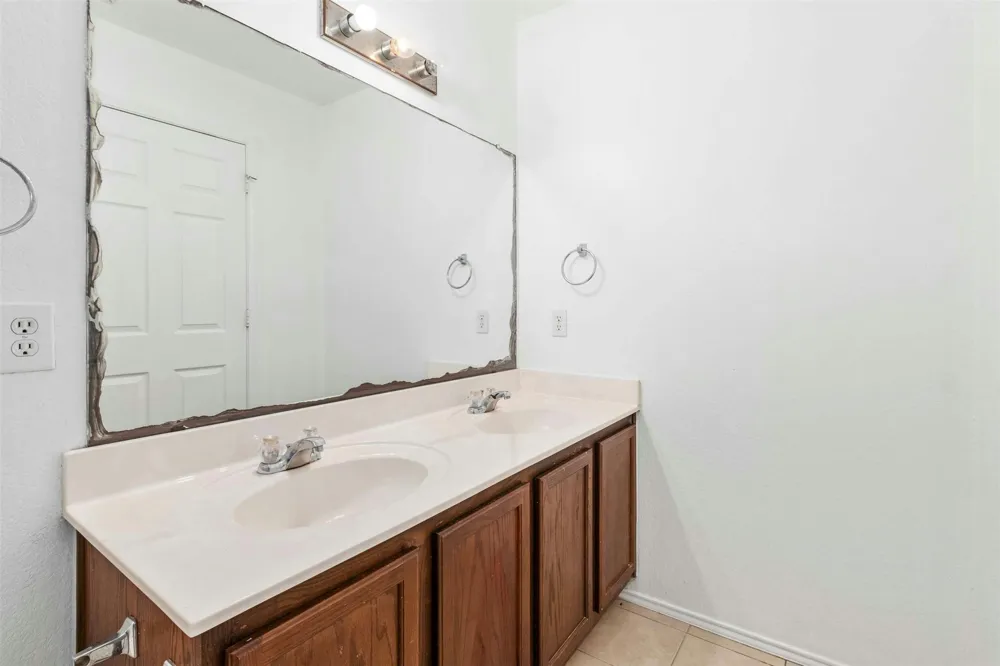 12409 Sky Harbor Drive Del Valle, TX 78617