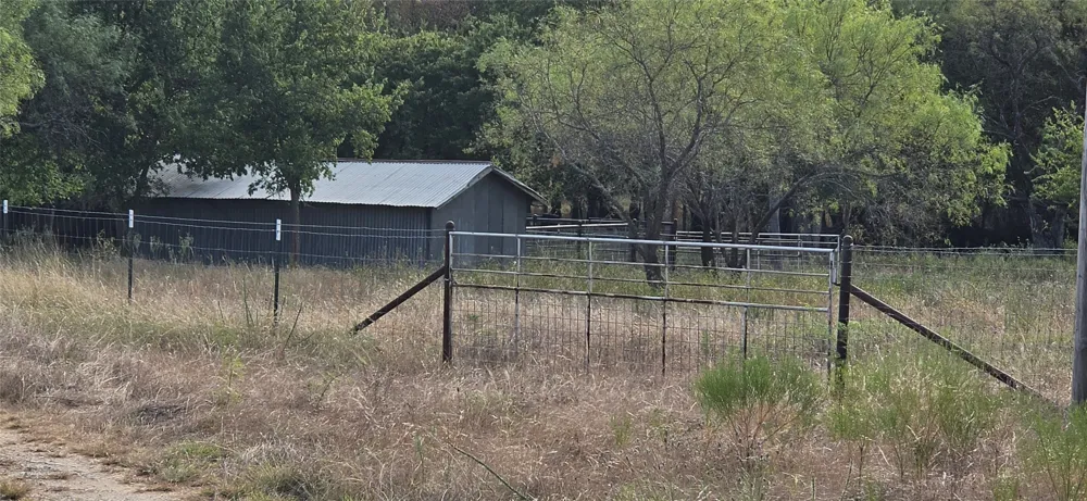 301 County Road 315 Comanche, TX 76442