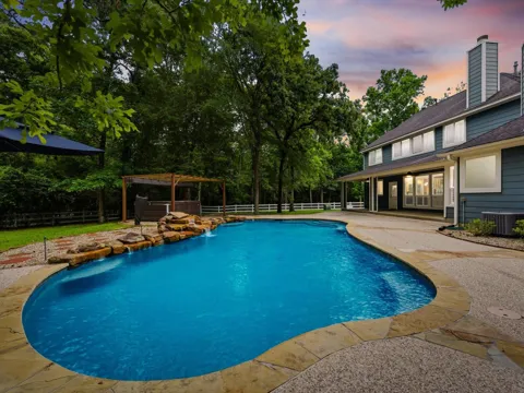 8710 Linn Lane