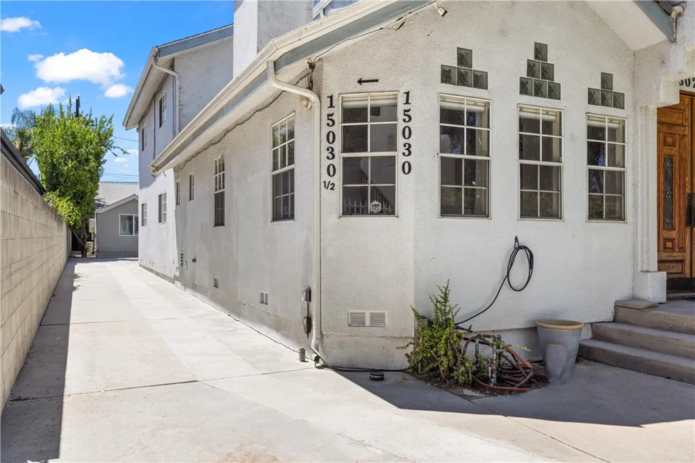 15030 Hesby Street Sherman Oaks, CA 91403