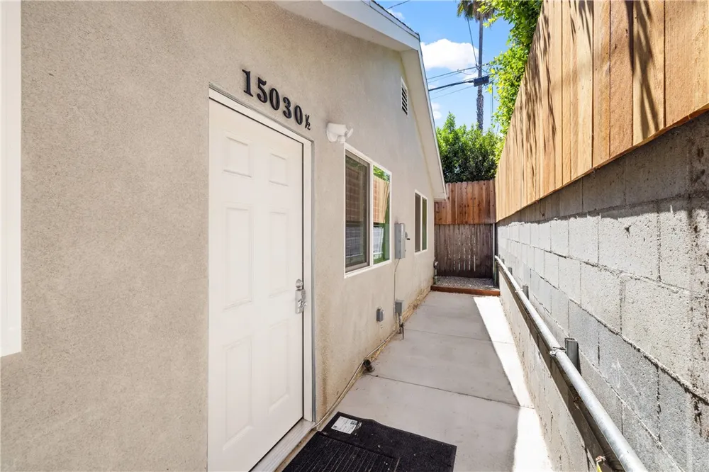 15030 Hesby Street Sherman Oaks, CA 91403