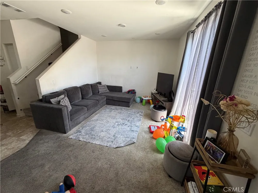 1374 Chervil Way Upland, CA 91786
