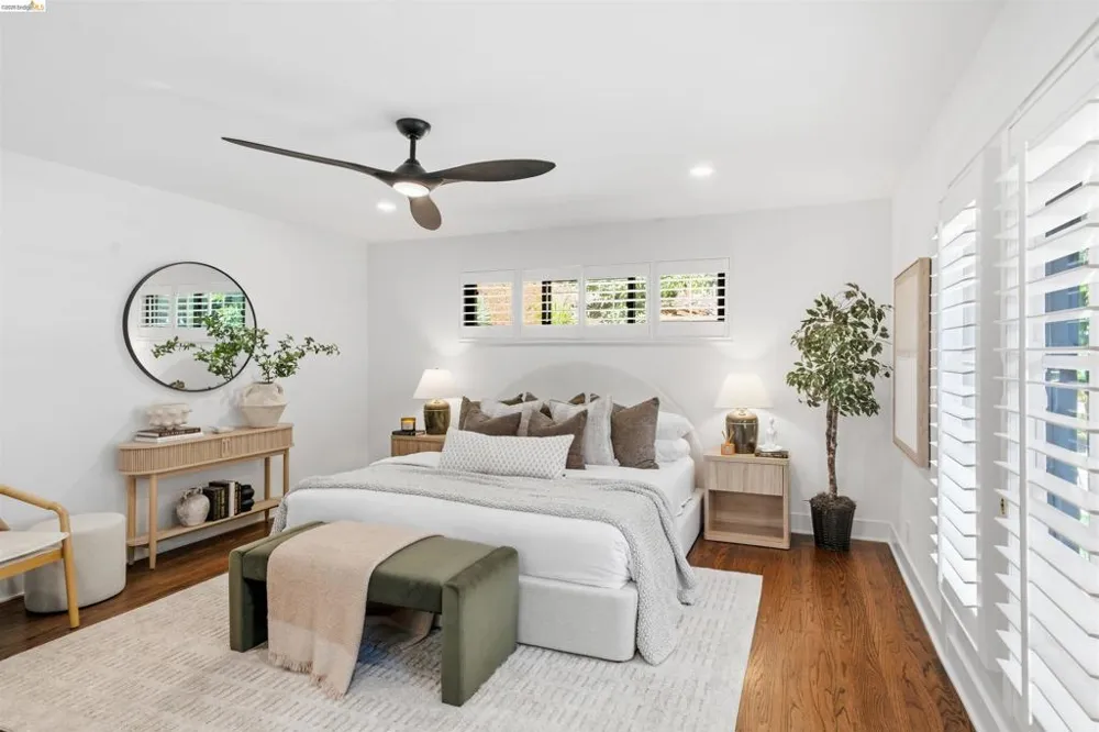 5696 Colton Blvd Oakland, CA 94611