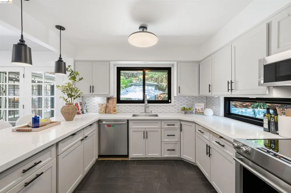 5696 Colton Blvd Oakland, CA 94611