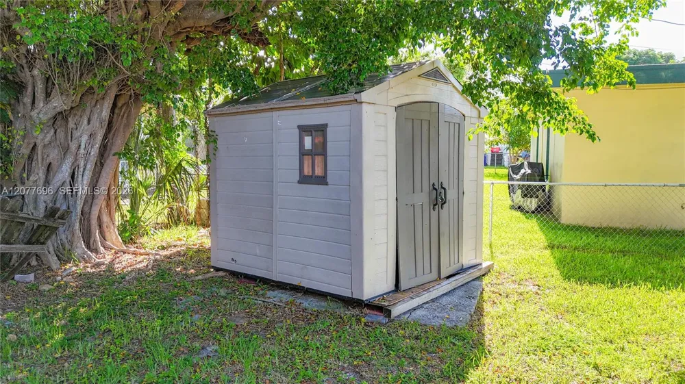 2419 NW 6th Ct Pompano Beach, FL 33069