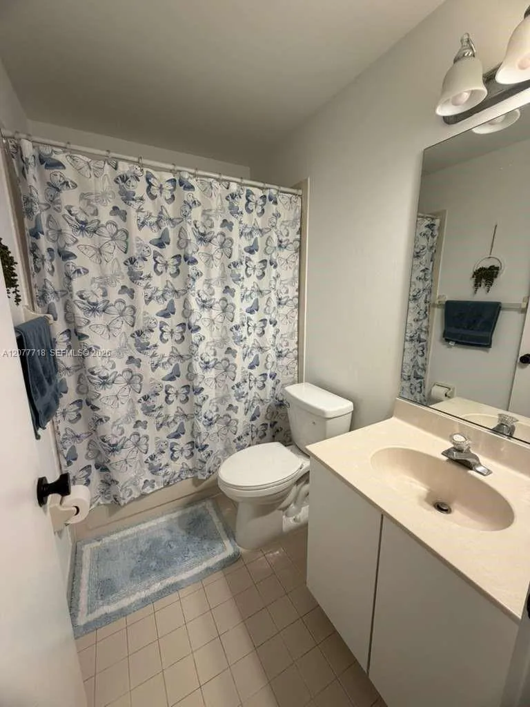 1920 NW 182nd Ter Pembroke Pines, FL 33029