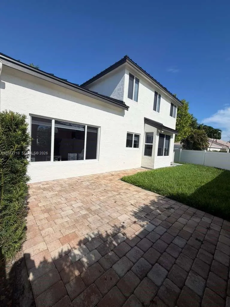 1920 NW 182nd Ter Pembroke Pines, FL 33029