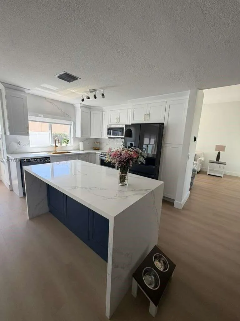 1920 NW 182nd Ter Pembroke Pines, FL 33029