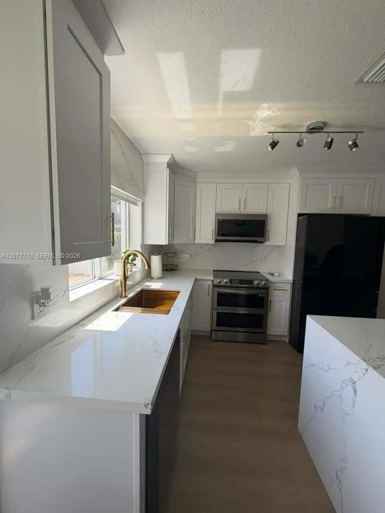 1920 NW 182nd Ter Pembroke Pines, FL 33029