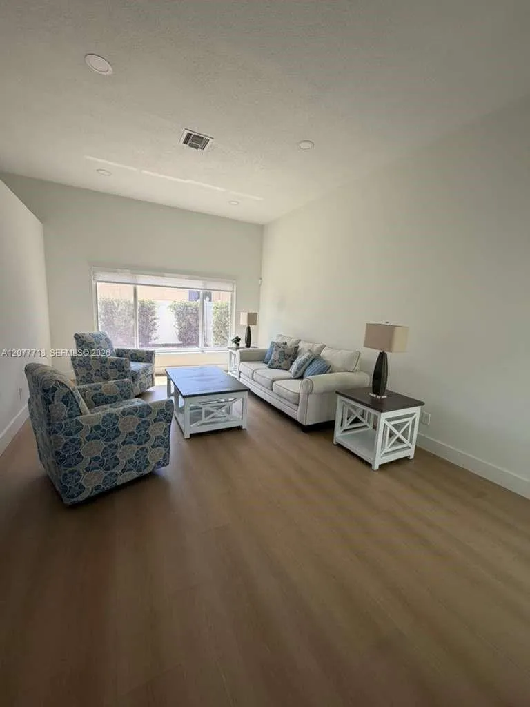 1920 NW 182nd Ter Pembroke Pines, FL 33029