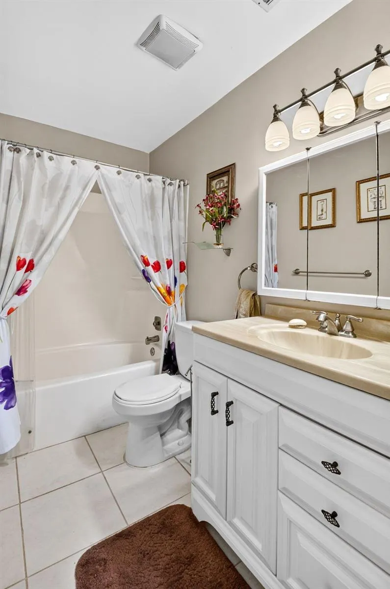 226 LAKE CONSTANCE DRIVE #226 West Palm Beach, FL 33411