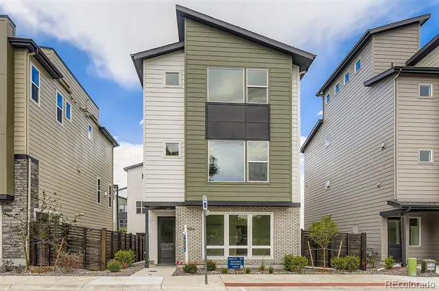 10886 E Hinsdale Circle Centennial, CO 80112