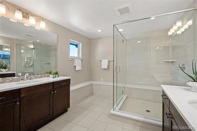 7945 E Prairie Meadow Drive Denver, CO 80238