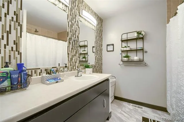 18646 E 42nd Avenue Denver, CO 80249