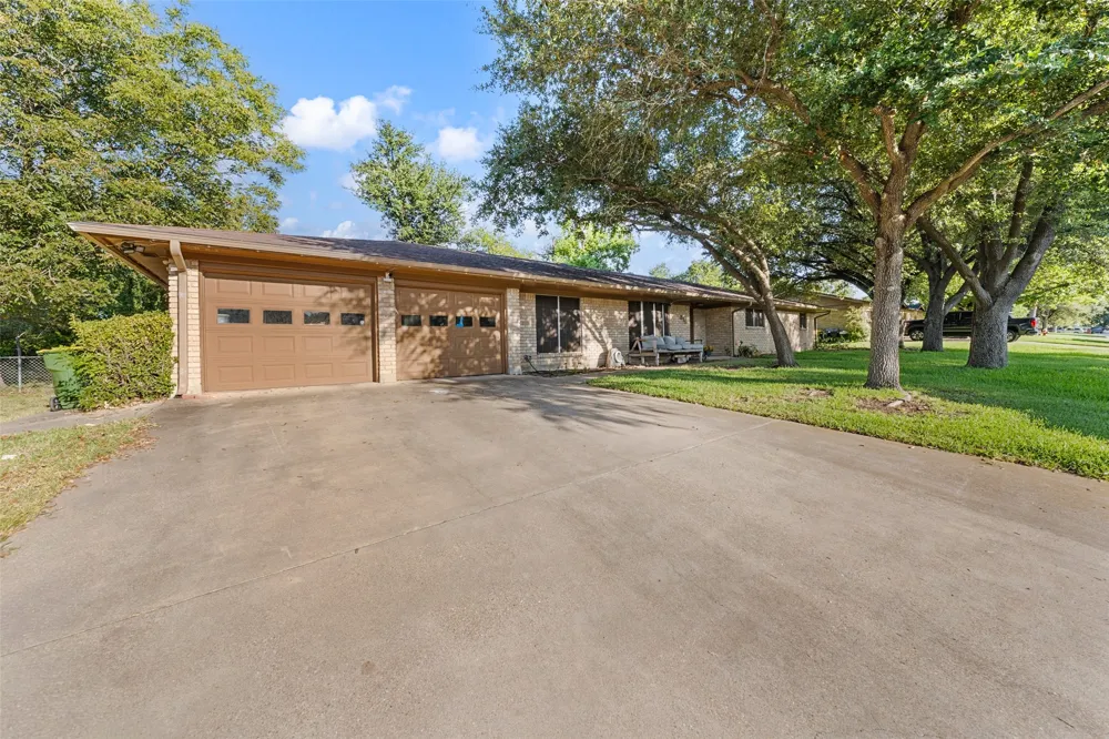 311 S College Avenue Troy, TX 76579