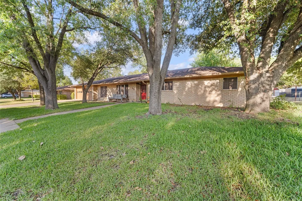 311 S College Avenue Troy, TX 76579