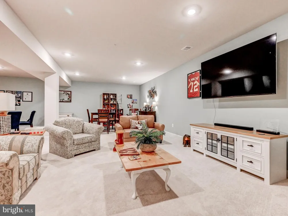 388 CROWN POINT DRIVE Frederick, MD 21702