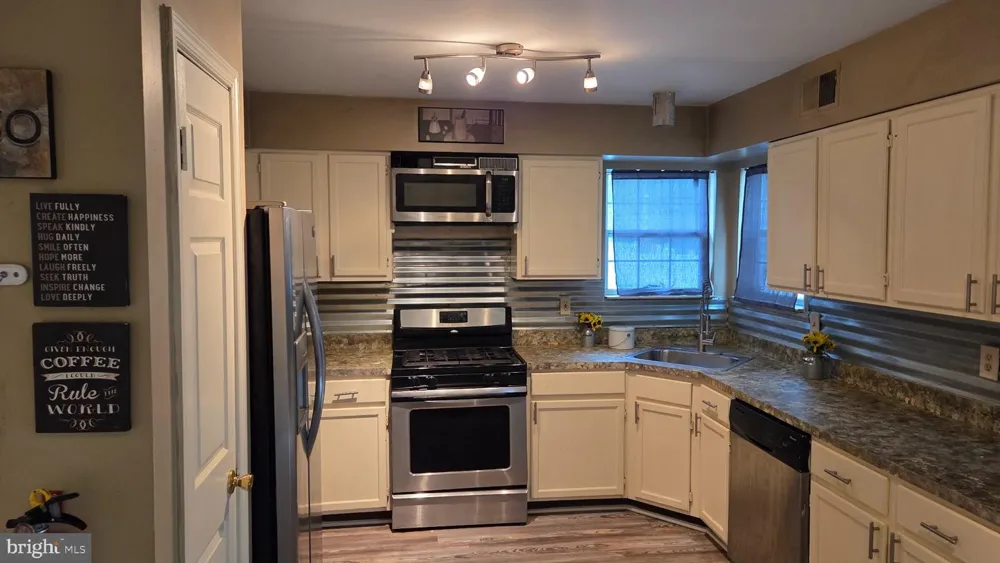 10 WESLEY LANE Burlington, NJ 08016