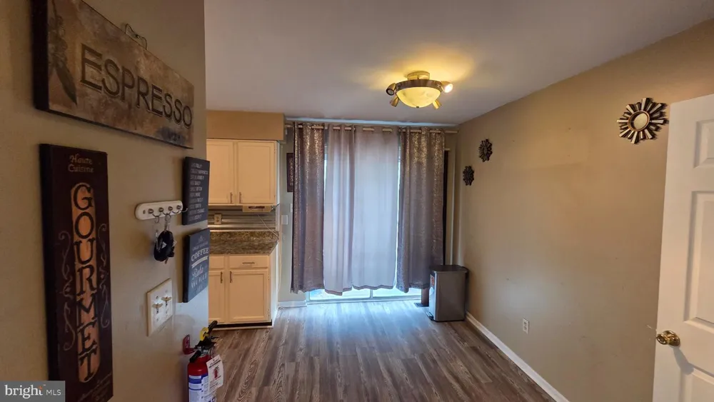 10 WESLEY LANE Burlington, NJ 08016